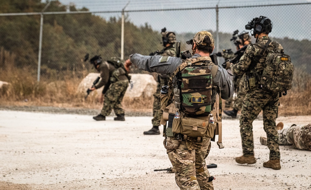 U.S. Army and Republic of Korea Army Special Operations Personnel Remain Combat-ready Through Realistic Combined-training.