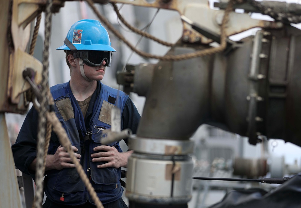 USS Dewey (DDG 105) Conducts Underway Replenishment with USNS Tippecanoe (T-AO 199) While Operating in the South China Sea