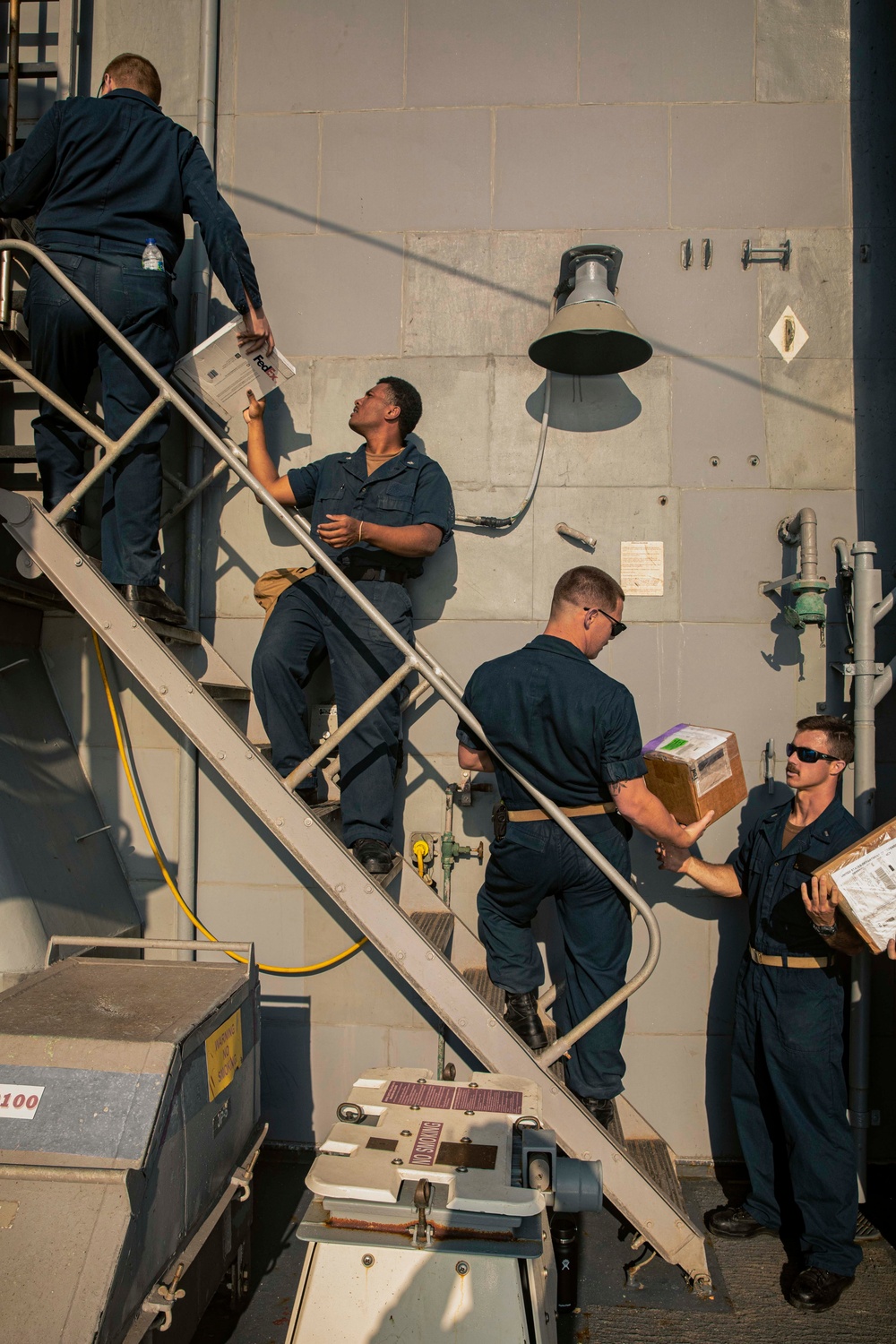 USS Philippine Sea Conducts Vertical Replenishment