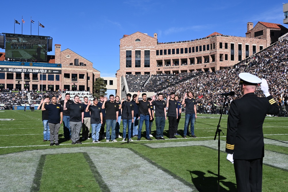 Enlistees take Oak of Enlistment on Veterans Day