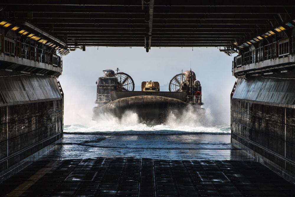 15th MEU In-stream On-load of USS Boxer