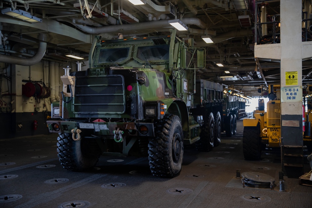 15th MEU In-stream On-load of USS Boxer