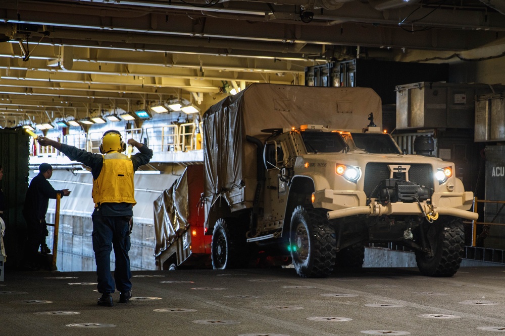 15th MEU In-stream On-load of USS Boxer