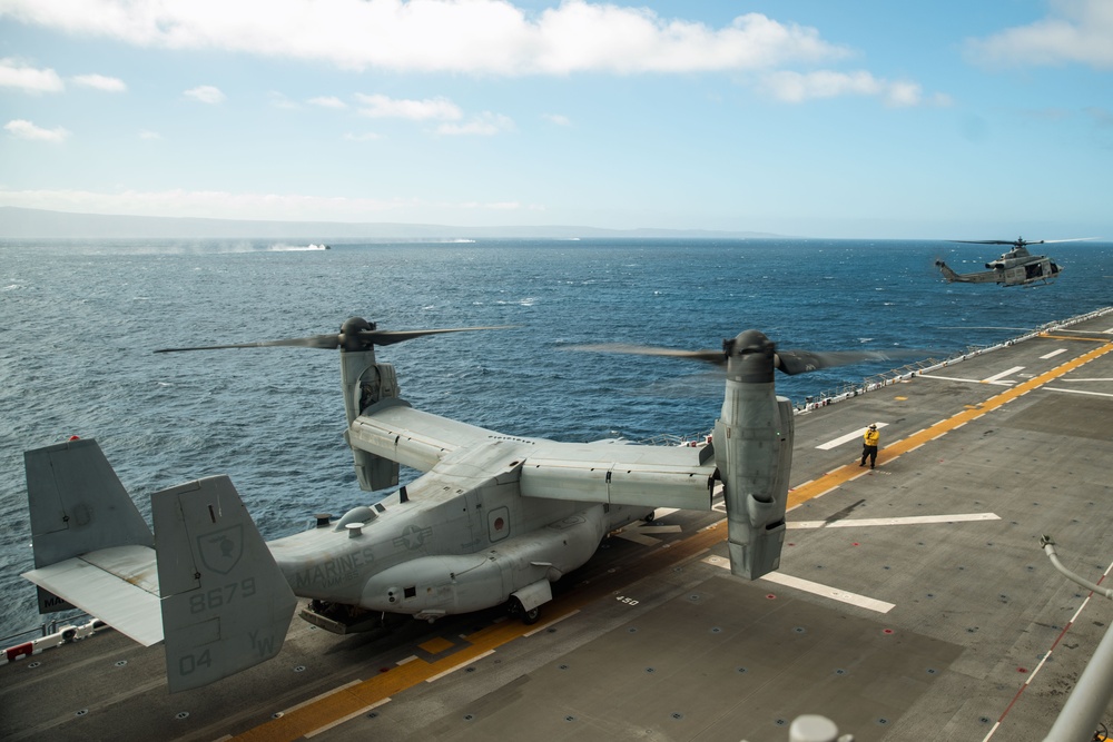 15th MEU, USS Boxer Conduct Air and Surface Operations Underway