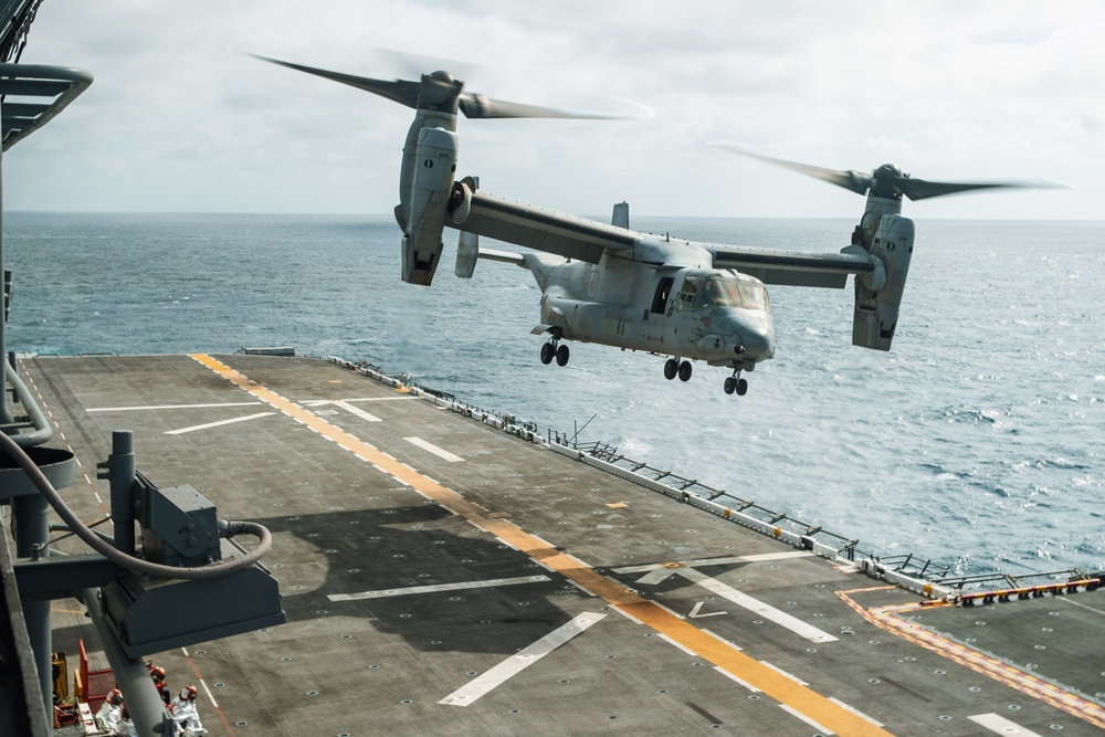 15th MEU, USS Boxer Conduct Air and Surface Operations Underway