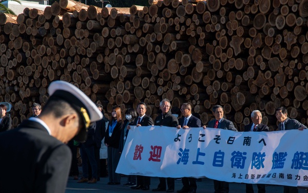 US and JMSDF attend Aburatsu, Japan Welcome Ceremony