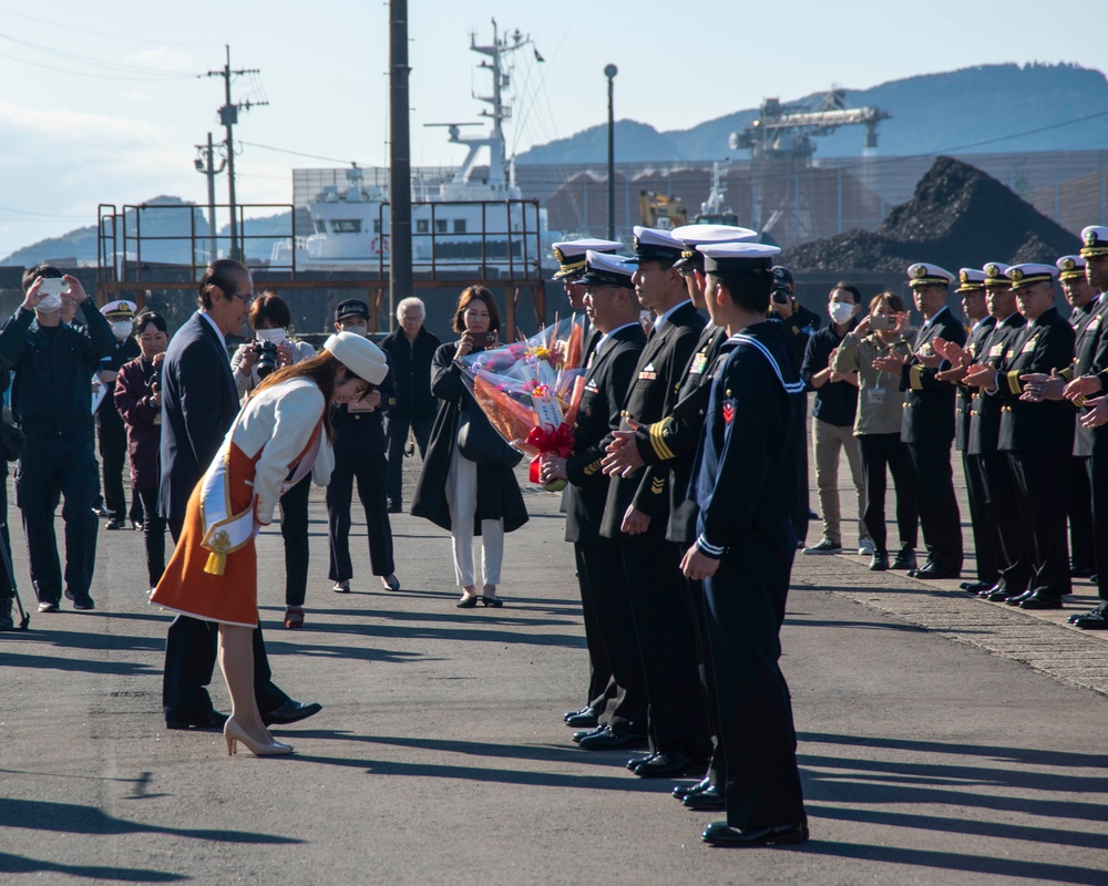 US and JMSDF attend Aburatsu, Japan Welcome Ceremony