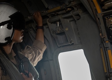 VMM-261 (REIN) Trains at Camp Lemonnier