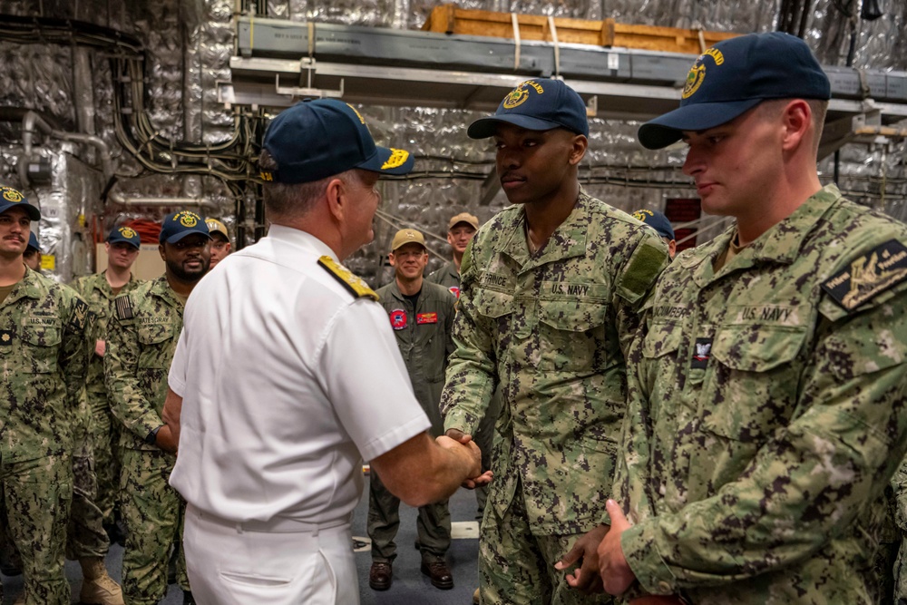 Commander, U.S. Pacific Fleet visits USS Oakland (LCS 24)