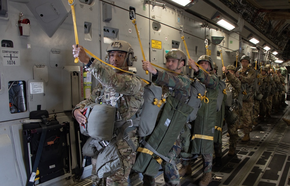 Paratroopers with Special Operations Command Europe jump with partners from Moldova