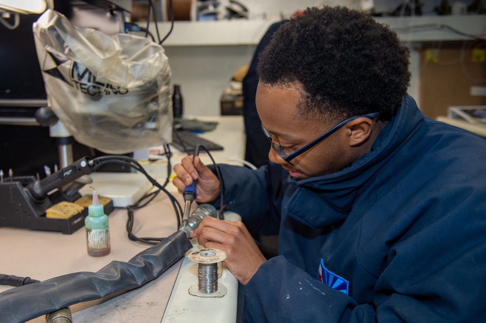 USS Ronald Reagan (CVN 76) Sailors perform daily maintenance