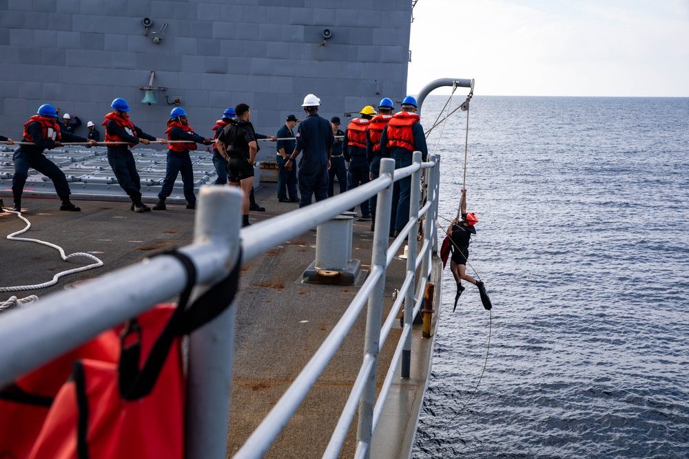 USS Robert Smalls (CG 62) conducts Seamanship training