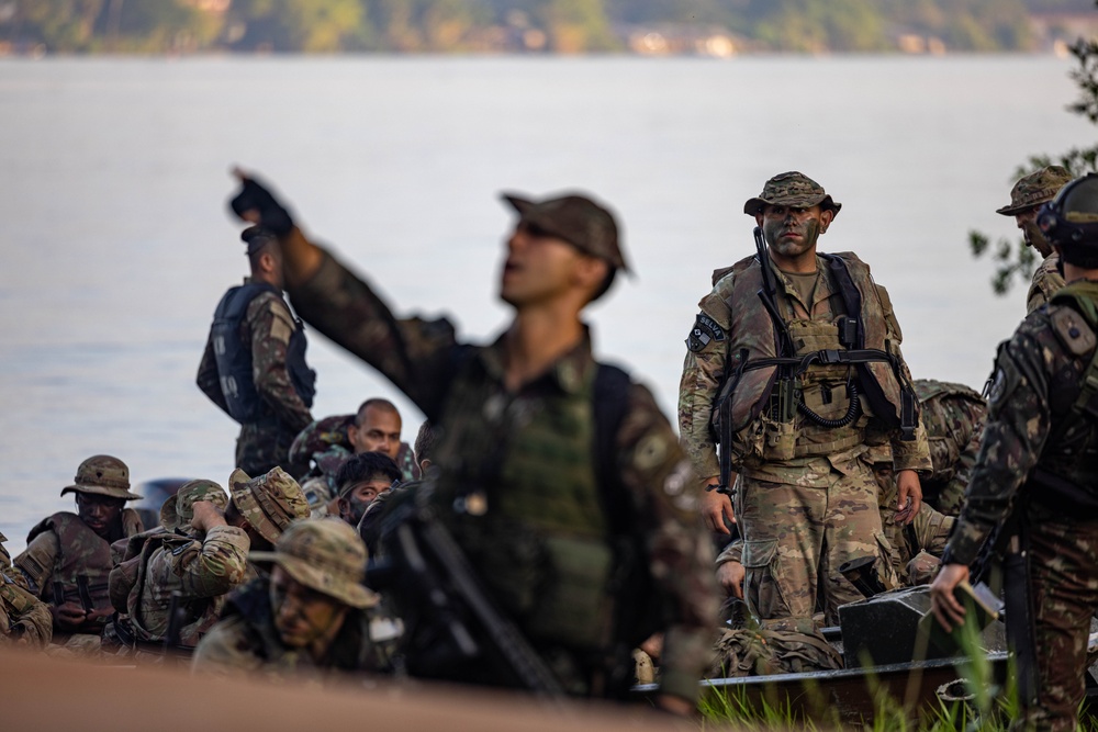 U.S., Brazilian soldiers conduct river and jungle movement to conduct mock-assault