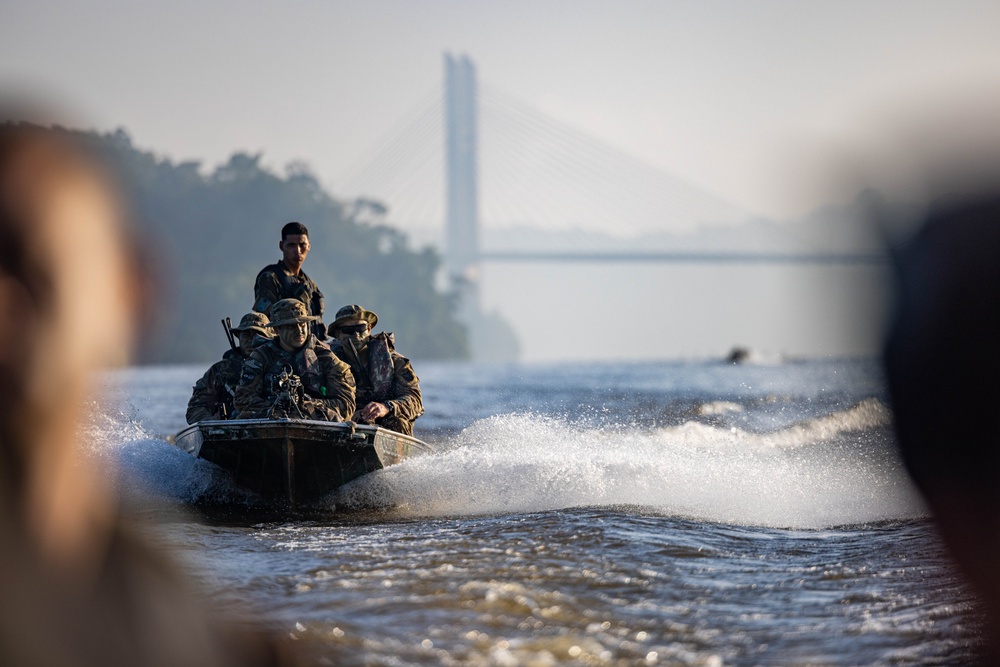 U.S., Brazilian soldiers conduct river and jungle movement to conduct mock-assault