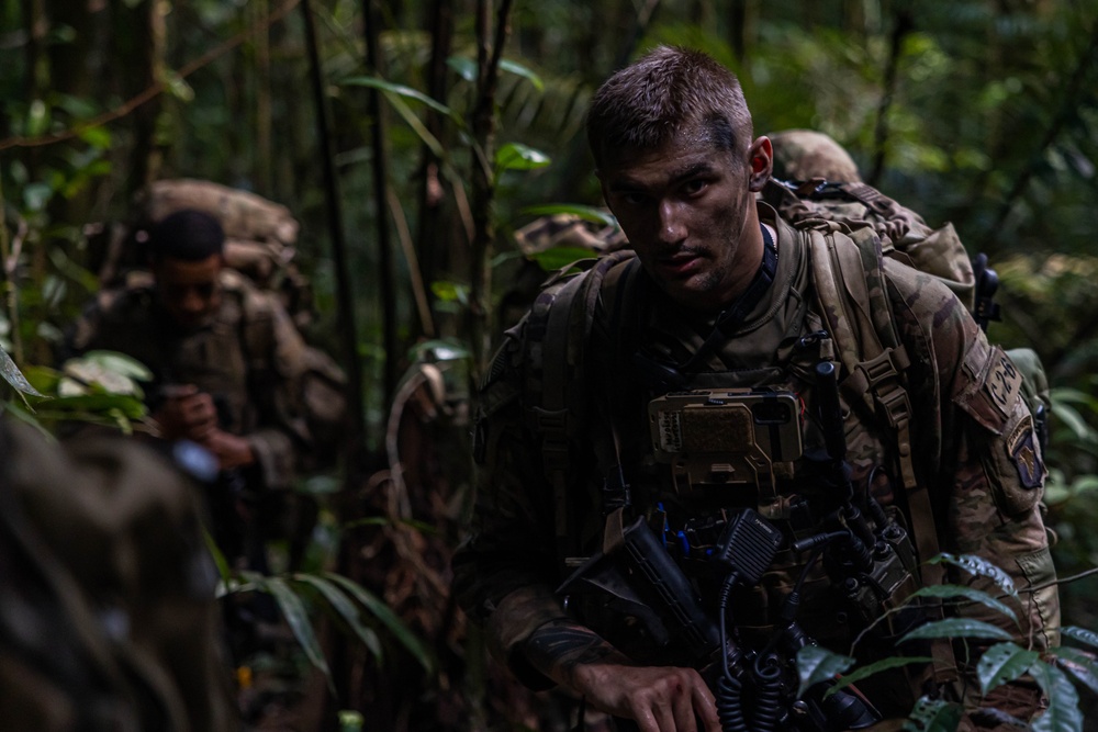 U.S., Brazilian soldiers conduct river and jungle movement to conduct mock-assault