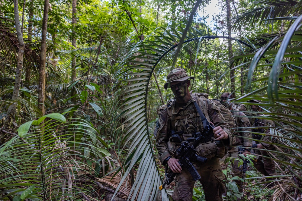 U.S., Brazilian soldiers conduct river and jungle movement to conduct mock-assault