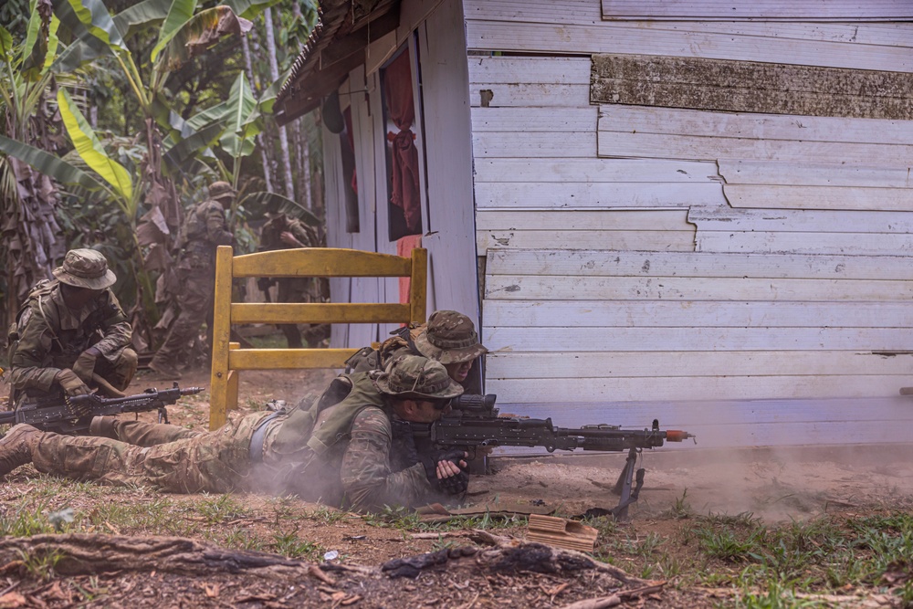 U.S., Brazilian soldiers conduct river and jungle movement to conduct mock-assault