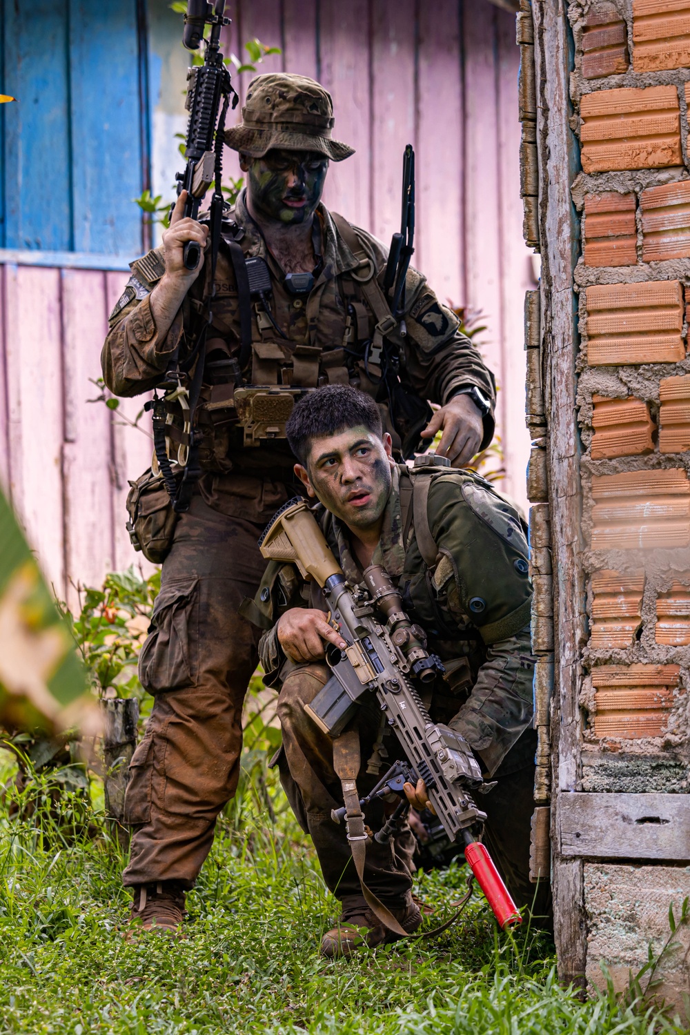 U.S., Brazilian soldiers conduct river and jungle movement to conduct mock-assault