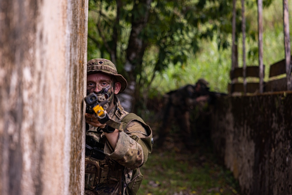 U.S., Brazilian soldiers conduct river and jungle movement to conduct mock-assault