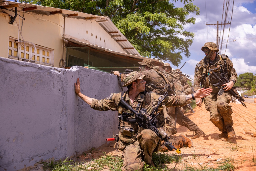 U.S., Brazilian soldiers conduct river and jungle movement to conduct mock-assault