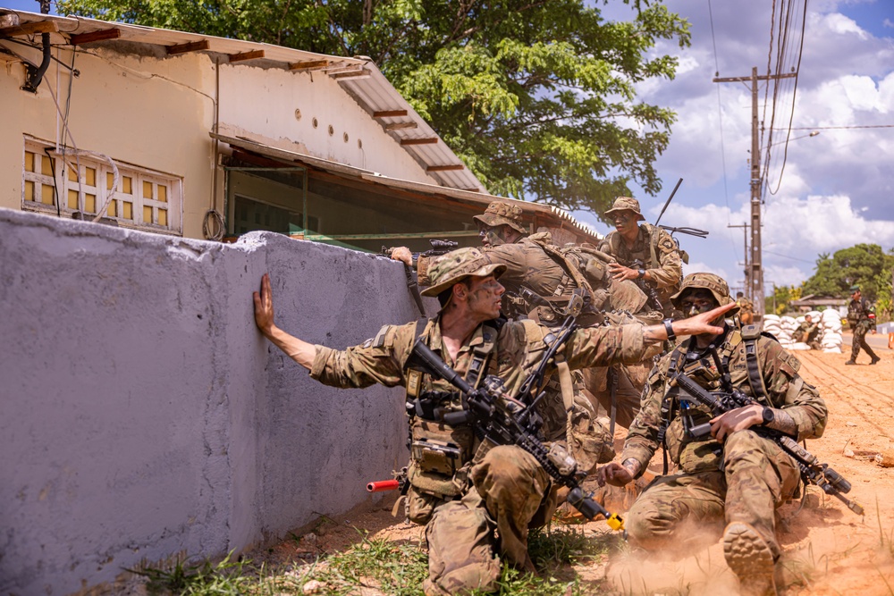 U.S., Brazilian soldiers conduct river and jungle movement to conduct mock-assault