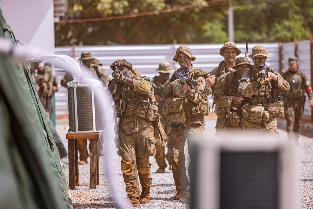 U.S., Brazilian soldiers conduct river and jungle movement to conduct mock-assault