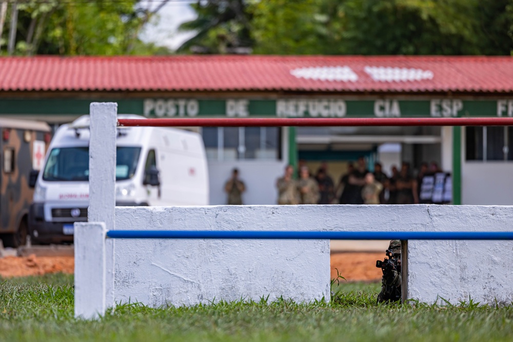 U.S., Brazilian soldiers conduct river and jungle movement to conduct mock-assault