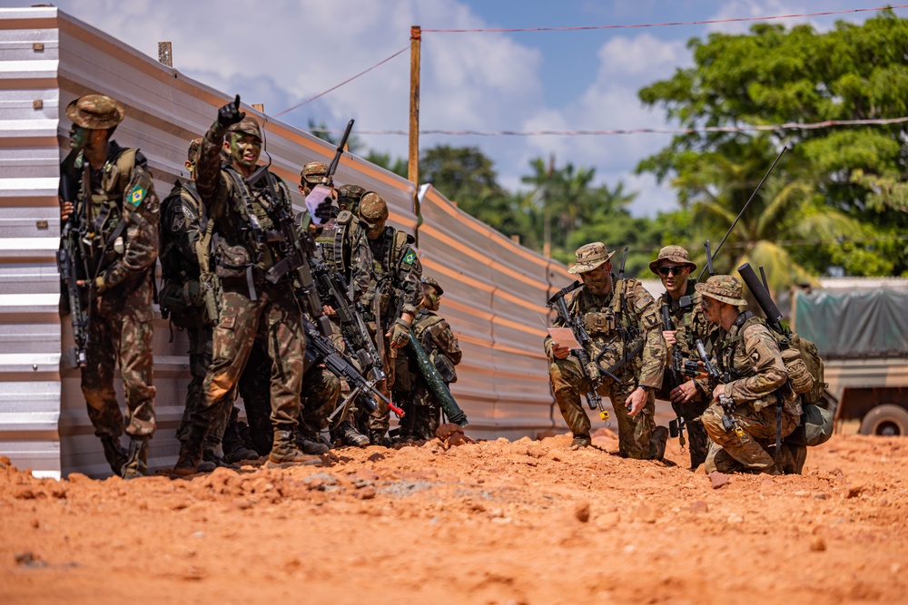 U.S., Brazilian soldiers conduct river and jungle movement to conduct mock-assault