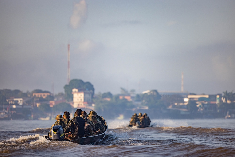 U.S., Brazilian soldiers conduct river and jungle movement to conduct mock-assault