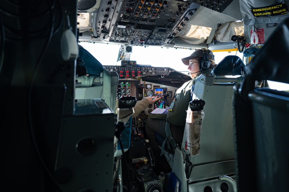 100th ARW refuels Dyess AFB B1-B Lancer