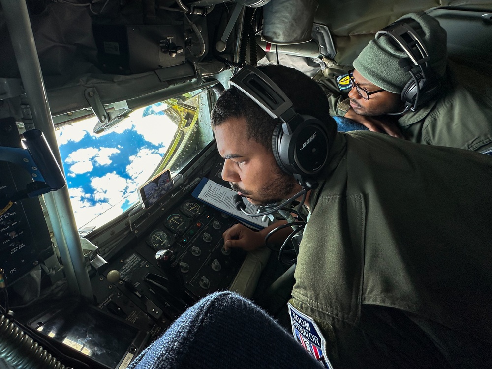 100th ARW refuels Dyess AFB B1-B Lancer