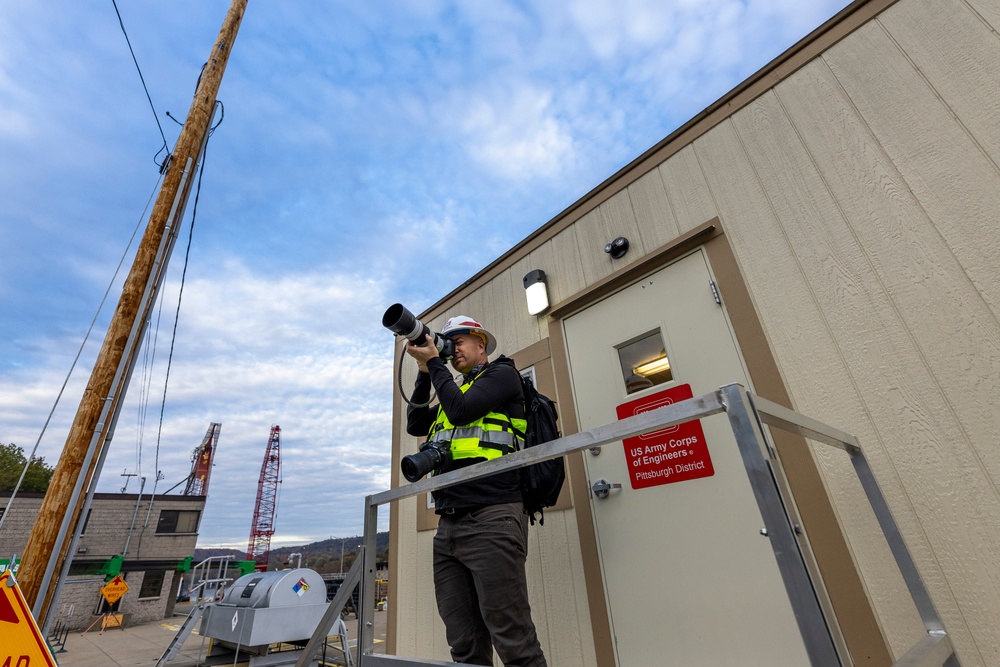 Public affairs specialists produce photo stories at Montgomery Locks and Dam