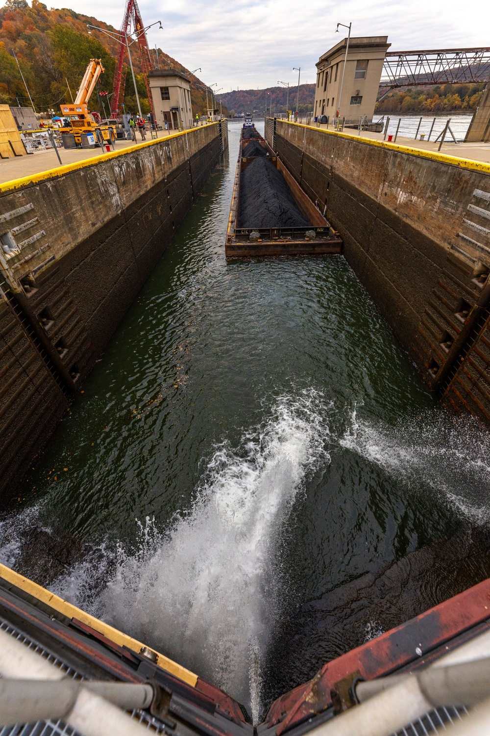 Public affairs specialists produce photo stories at Montgomery Locks and Dam