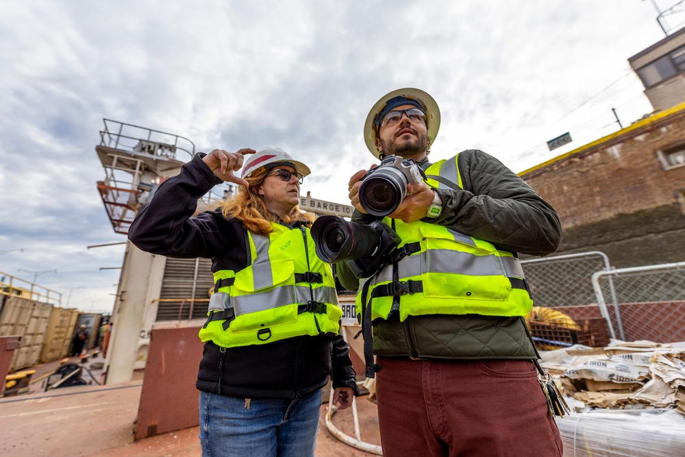 Public affairs specialists produce photo stories at Montgomery Locks and Dam