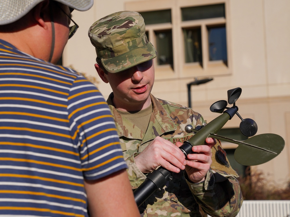 BEALE AIRMEN SHOWCASE METEOROLOGICAL CAPABILITIES AT UC DAVIS