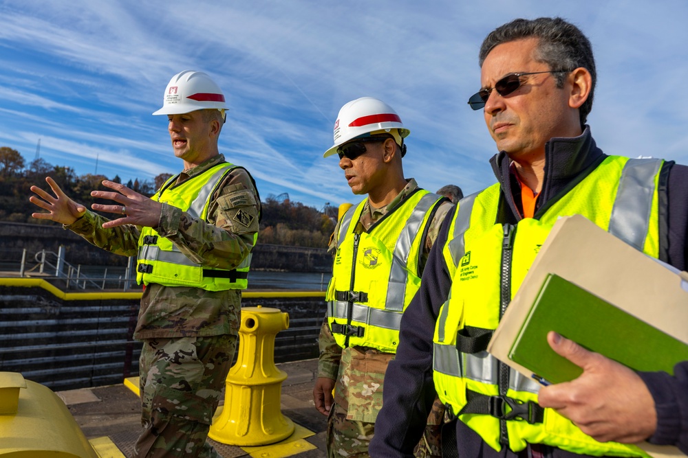 Engineer commander for Great Lakes and Ohio River Division visits Pittsburgh District