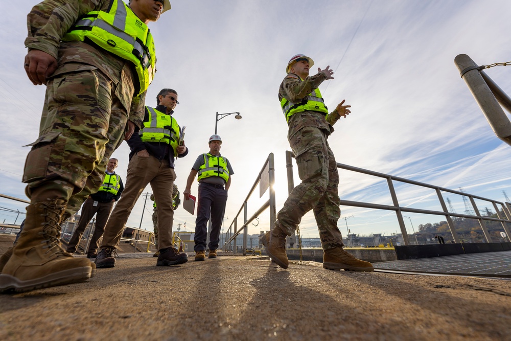 Engineer commander for Great Lakes and Ohio River Division visits Pittsburgh District