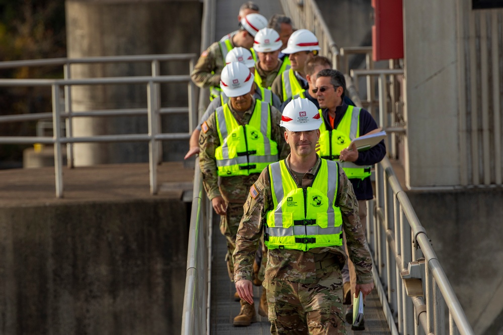 Engineer commander for Great Lakes and Ohio River Division visits Pittsburgh District