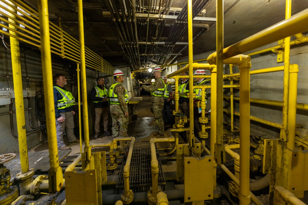 Engineer commander for Great Lakes and Ohio River Division visits Pittsburgh District