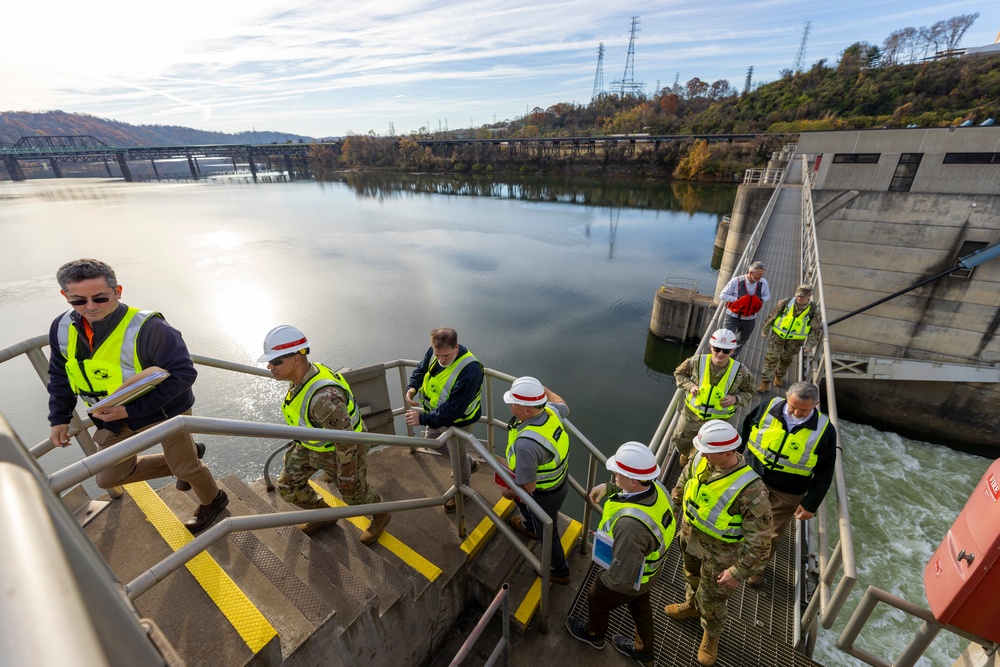 Engineer commander for Great Lakes and Ohio River Division visits Pittsburgh District