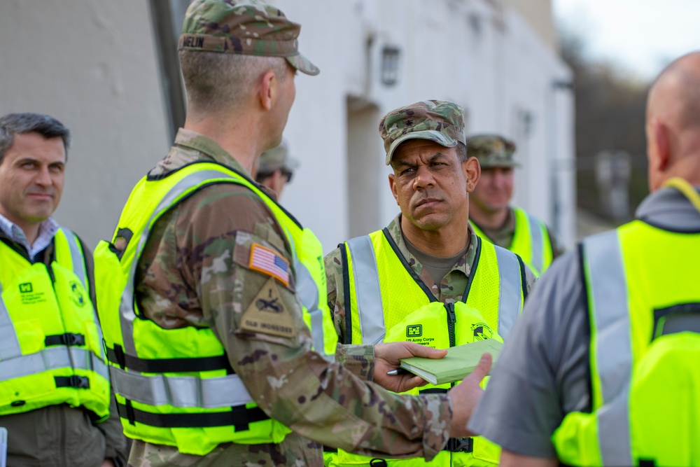 Engineer commander for Great Lakes and Ohio River Division visits Pittsburgh District