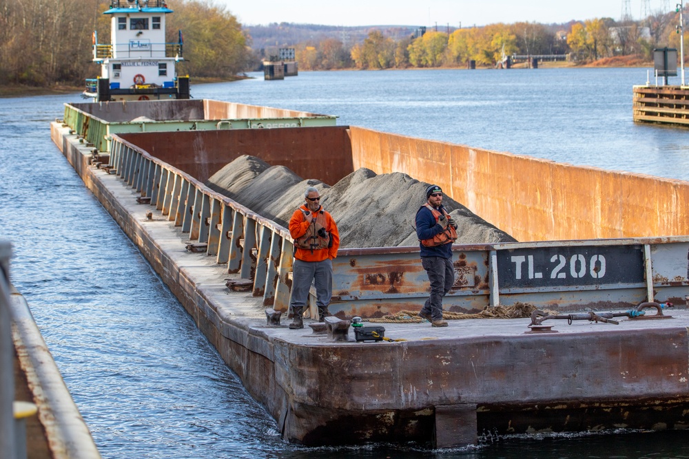 Engineer commander for Great Lakes and Ohio River Division visits Pittsburgh District