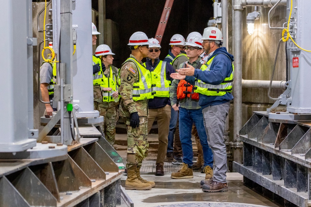 Engineer commander for Great Lakes and Ohio River Division visits Pittsburgh District