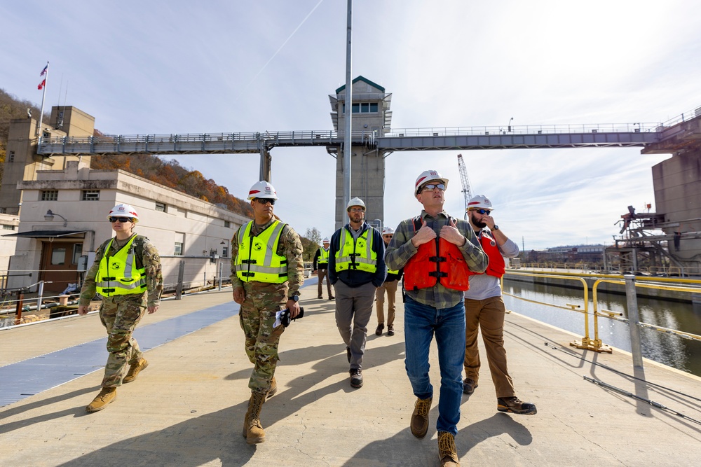 Engineer commander for Great Lakes and Ohio River Division visits Pittsburgh District