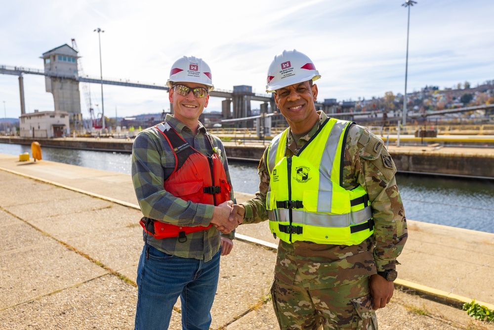 Engineer commander for Great Lakes and Ohio River Division visits Pittsburgh District