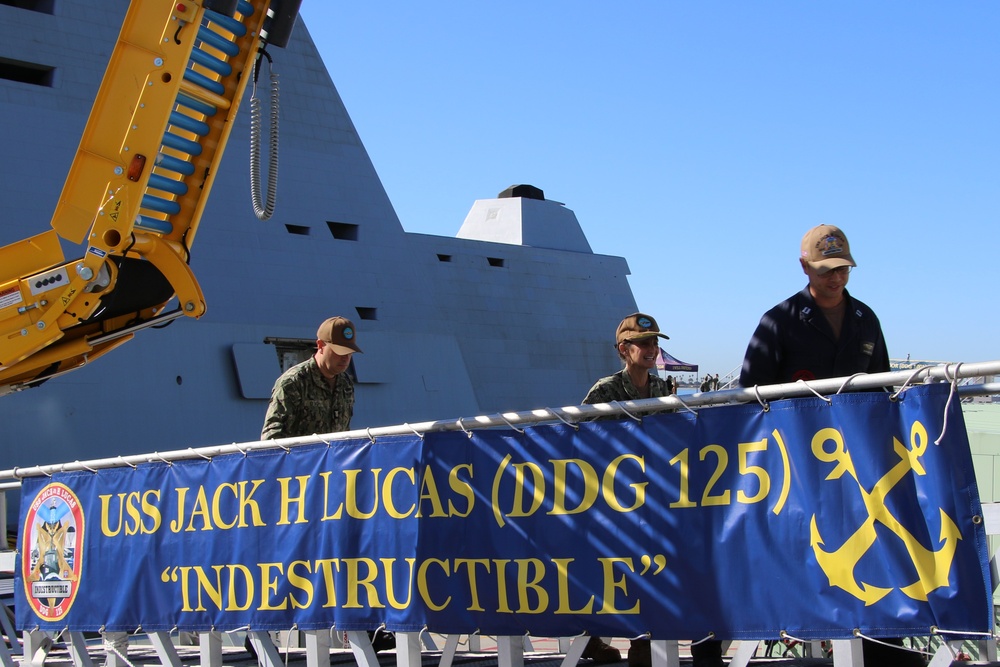 Commander, Naval Surface Forces, U.S. Pacific Fleet Visits USS Jack H Lucas (DDG 125)