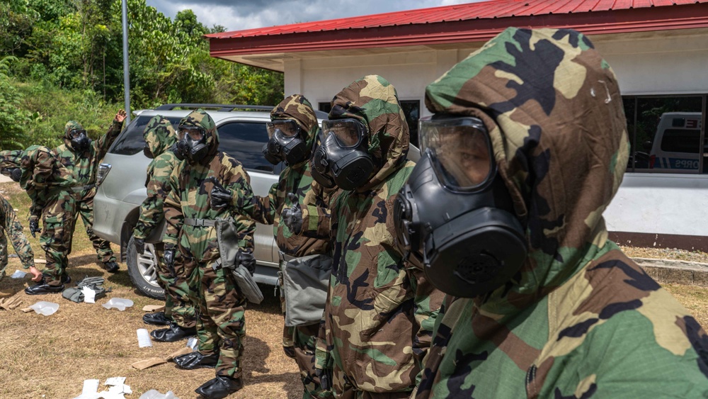 MRF-SEA Marines conduct a gear exchange with the Philippine Marine Corps