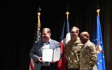 136th Airlift Wing ‘Texan’ named USO National Guardsman of the Year