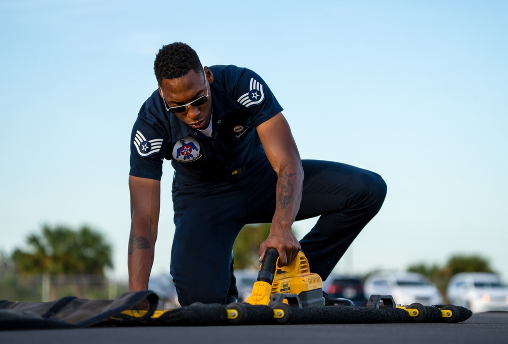 Thunderbirds perform in Punta Gorda