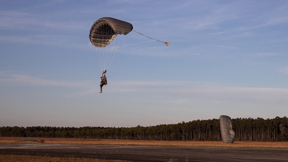 24th MEU MSPF Conducts Parachute Insertion